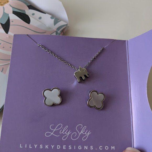 NWT Lily Sky Elephant Necklace and Earring Set - Picture 2 of 3